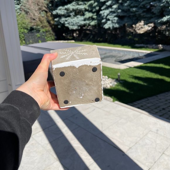 ✨ Snowflake Ceramic Planter | Colansanti's - Picture 6 of 6